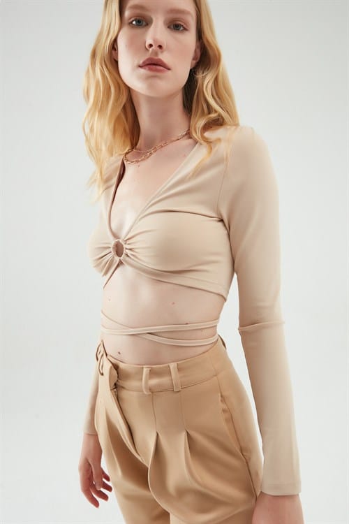 Alternative view of Kadın- V Yaka Bağlama Crop-Bej